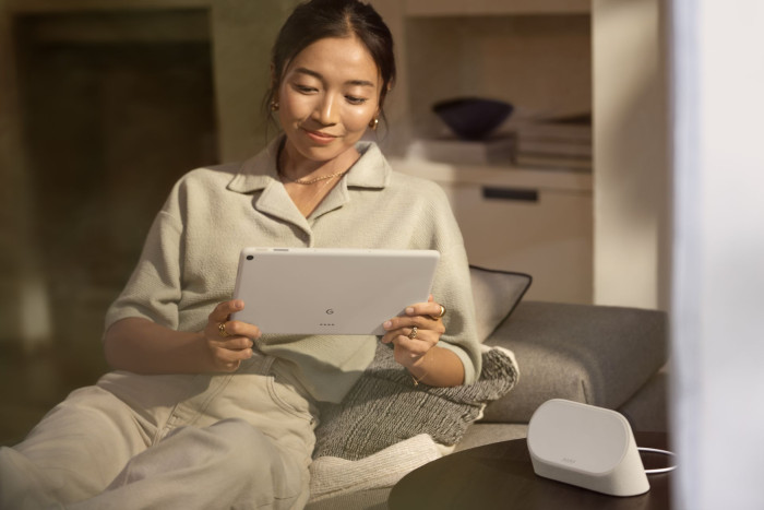 Das Pixel Tablet ohne Hülle im Einsatz (Bild: Google)